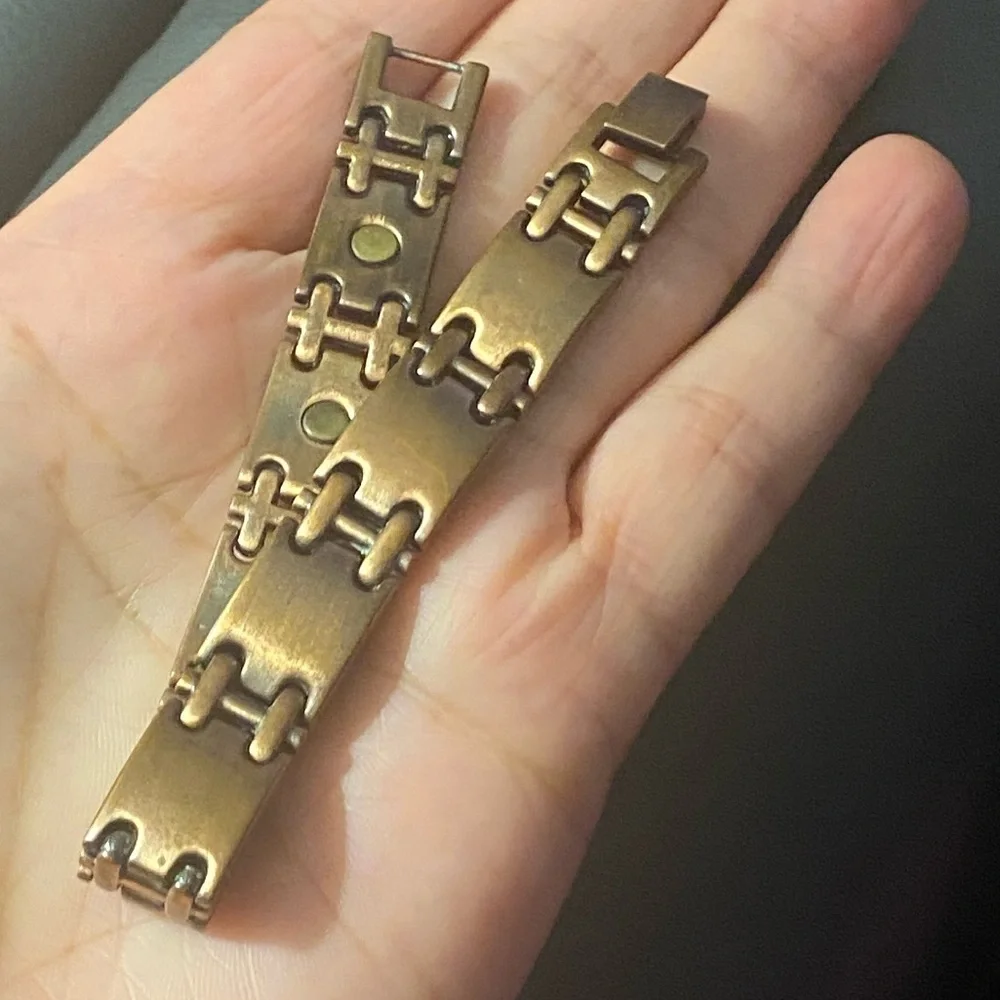 Elegant Copper Tone Metal Magnetic Hourglass-Shaped Link Design Bracelet
